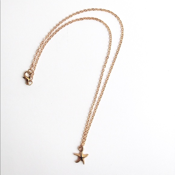 SALE 👀 Dainty Starfish Gold Chain Necklace - Picture 6 of 6